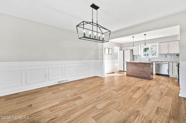12 Tanglewood Road, Middletown, NJ 07748