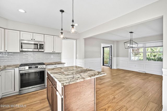 12 Tanglewood Road, Middletown, NJ 07748