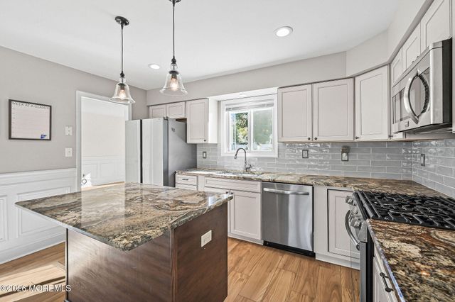 12 Tanglewood Road, Middletown, NJ 07748