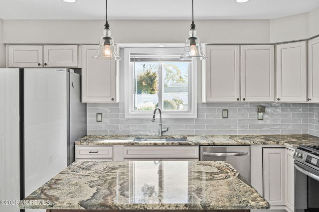 12 Tanglewood Road, Middletown, NJ 07748
