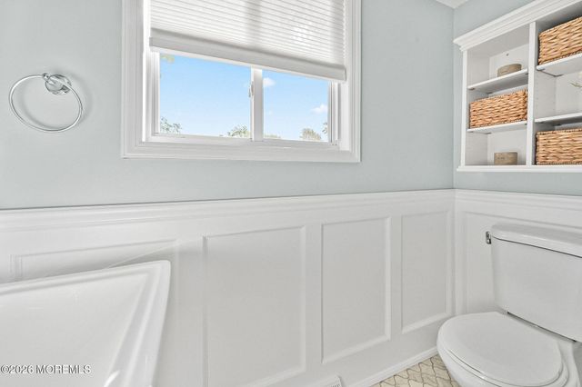 12 Tanglewood Road, Middletown, NJ 07748