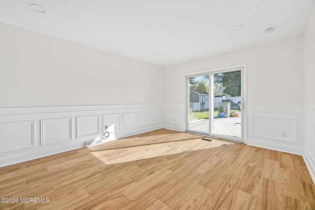 12 Tanglewood Road, Middletown, NJ 07748