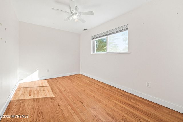 12 Tanglewood Road, Middletown, NJ 07748