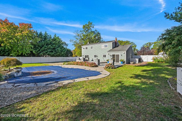 12 Tanglewood Road, Middletown, NJ 07748