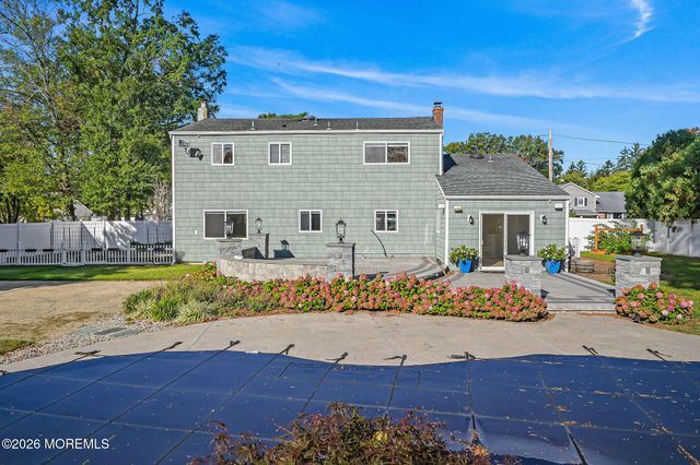 12 Tanglewood Road, Middletown, NJ 07748