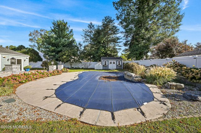 12 Tanglewood Road, Middletown, NJ 07748