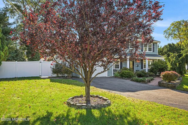 12 Tanglewood Road, Middletown, NJ 07748
