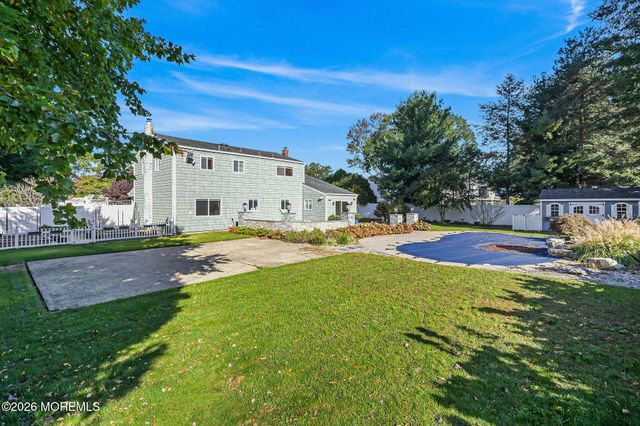 12 Tanglewood Road, Middletown, NJ 07748