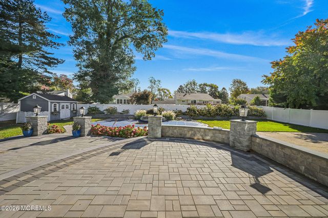 12 Tanglewood Road, Middletown, NJ 07748