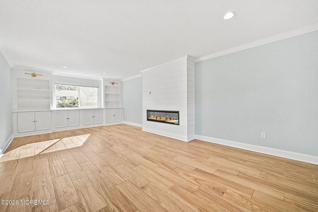 12 Tanglewood Road, Middletown, NJ 07748