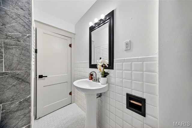 4601 Ray Avenue, St Louis, MO 63116