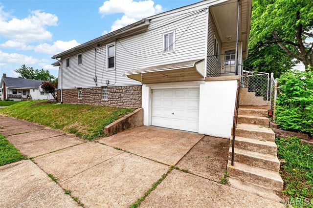 4601 Ray Avenue, St Louis, MO 63116
