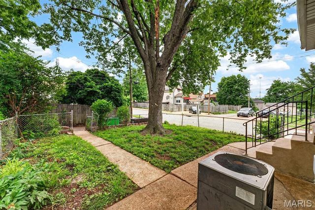 4601 Ray Avenue, St Louis, MO 63116