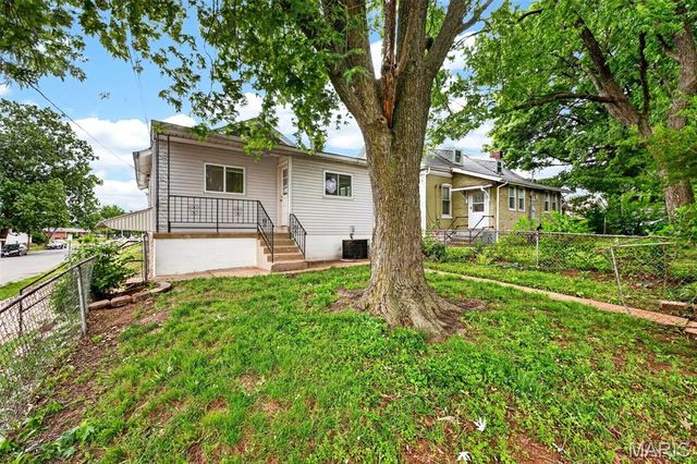 4601 Ray Avenue, St Louis, MO 63116