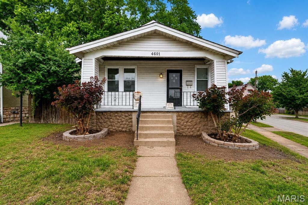 4601 Ray Avenue, St Louis, MO 63116