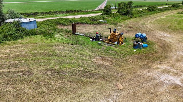 1113 County Road 395, Louise, TX 77455