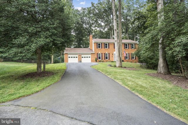 12147 HOLLY KNOLL CIR, Great Falls, VA 22066