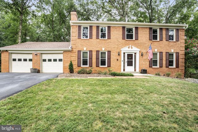 12147 HOLLY KNOLL CIR, Great Falls, VA 22066