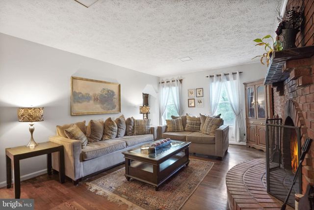 12147 HOLLY KNOLL CIR, Great Falls, VA 22066