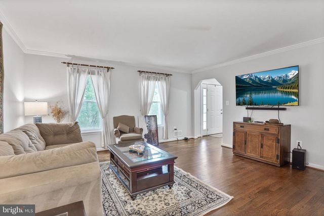 12147 HOLLY KNOLL CIR, Great Falls, VA 22066