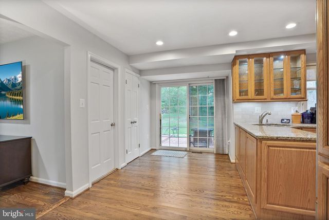 12147 HOLLY KNOLL CIR, Great Falls, VA 22066