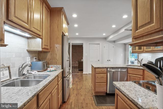 12147 HOLLY KNOLL CIR, Great Falls, VA 22066