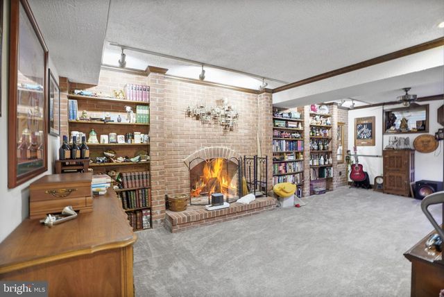 12147 HOLLY KNOLL CIR, Great Falls, VA 22066