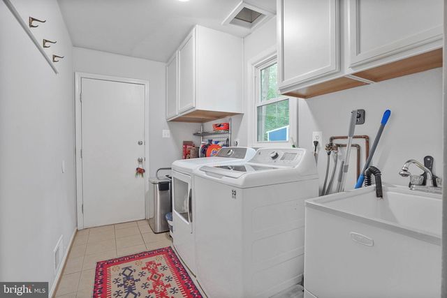 12147 HOLLY KNOLL CIR, Great Falls, VA 22066
