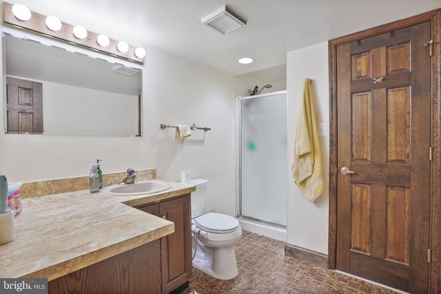 12147 HOLLY KNOLL CIR, Great Falls, VA 22066