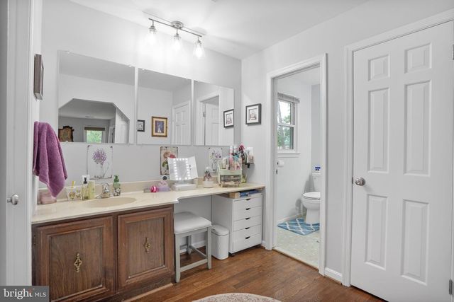 12147 HOLLY KNOLL CIR, Great Falls, VA 22066