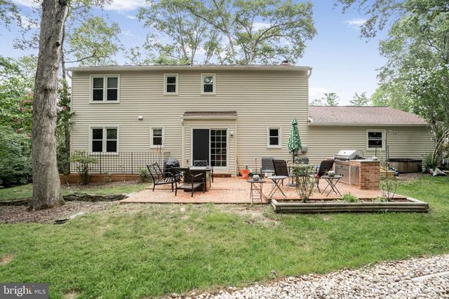 12147 HOLLY KNOLL CIR, Great Falls, VA 22066