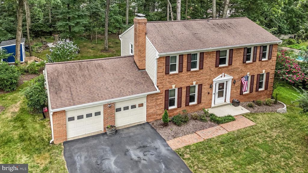 12147 HOLLY KNOLL CIR, Great Falls, VA 22066