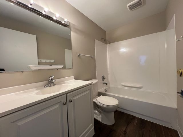 116 Cotuit Court 1312, Schaumburg, IL 60193