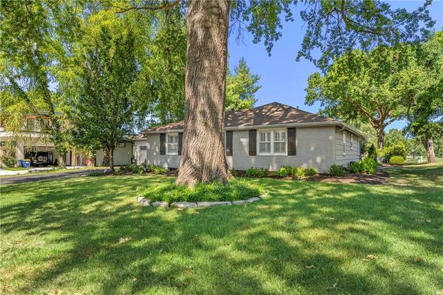 3512 W 71st Street, Prairie Village, KS 66208