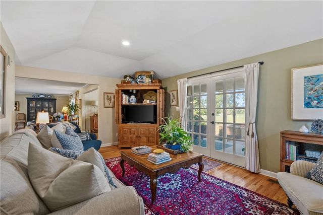 3512 W 71st Street, Prairie Village, KS 66208