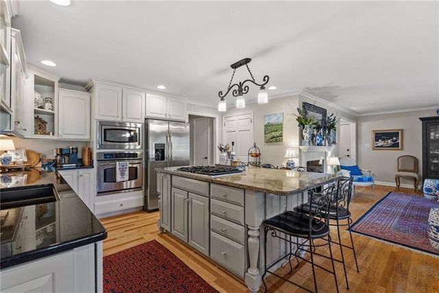 3512 W 71st Street, Prairie Village, KS 66208