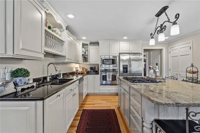 3512 W 71st Street, Prairie Village, KS 66208