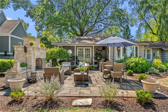 3512 W 71st Street, Prairie Village, KS 66208