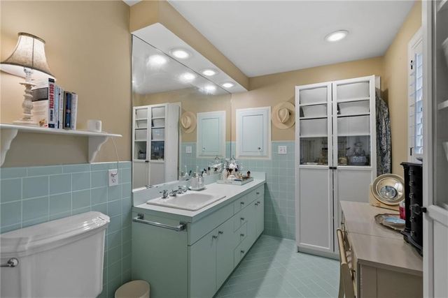 3512 W 71st Street, Prairie Village, KS 66208