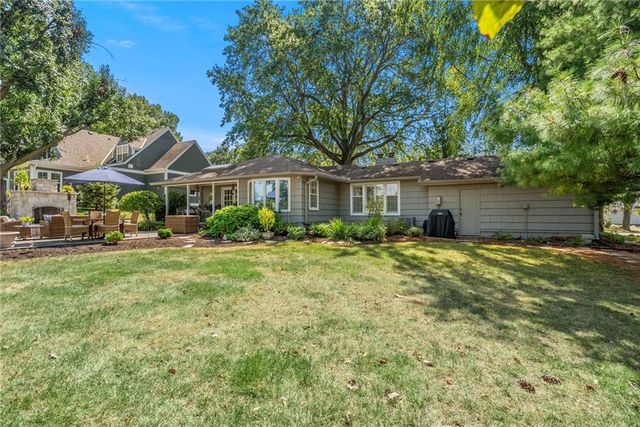 3512 W 71st Street, Prairie Village, KS 66208