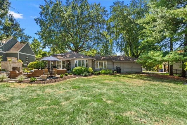 3512 W 71st Street, Prairie Village, KS 66208