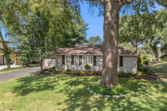 3512 W 71st Street, Prairie Village, KS 66208