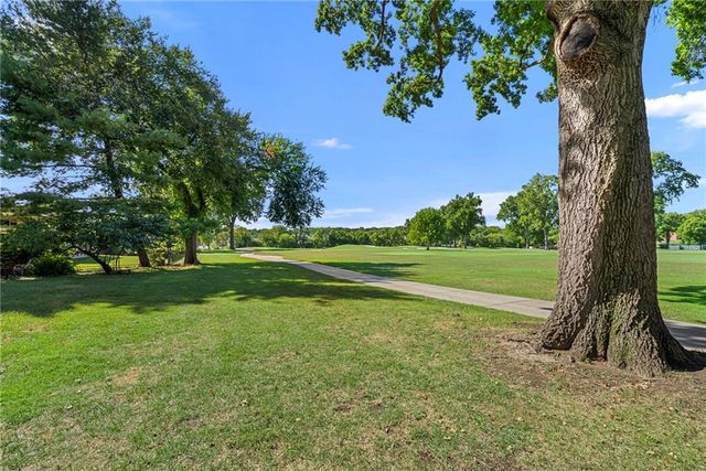 3512 W 71st Street, Prairie Village, KS 66208