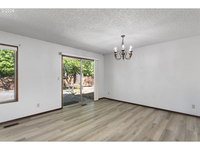 1707 Se BROOKWOOD Ave, Hillsboro, OR 97123