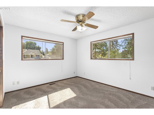1707 Se BROOKWOOD Ave, Hillsboro, OR 97123