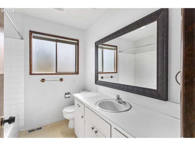 1707 Se BROOKWOOD Ave, Hillsboro, OR 97123