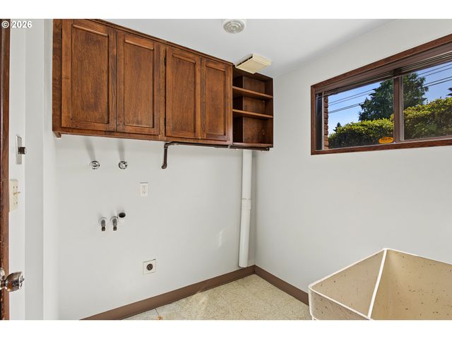 1707 Se BROOKWOOD Ave, Hillsboro, OR 97123