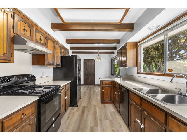 1707 Se BROOKWOOD Ave, Hillsboro, OR 97123