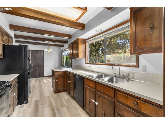 1707 Se BROOKWOOD Ave, Hillsboro, OR 97123