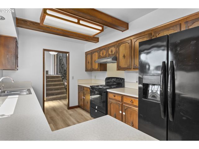 1707 Se BROOKWOOD Ave, Hillsboro, OR 97123